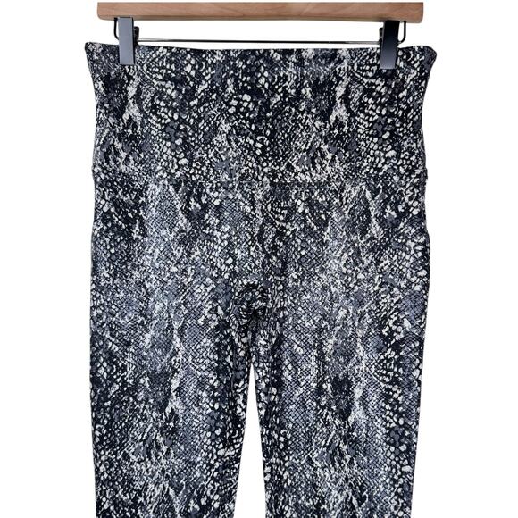 Spanx Faux Leather Snake Shine Ankle Lined Mid Rise Slimming Statement Leggings - Picture 3 of 8